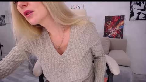 Snapshot of so_sexy_monna chatting on 01/08/25, 06:20 Monna online show from 01/08/25, 06:20