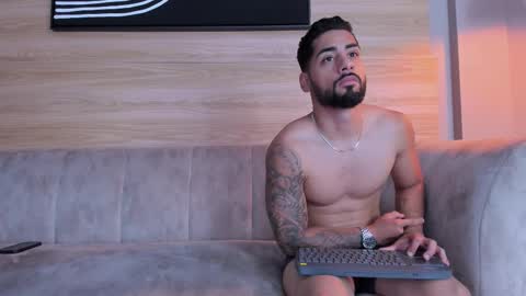 Snapshot of soccer_hot chatting on 10/13/25, 01:05 SOCCER HOT online show from 10/13/25, 01:05