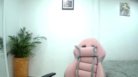 Snapshot of soffi_rousel_ chatting on 02/16/25, 11:37 soffi_rousel_ online show from 02/16/25, 11:37