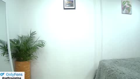 Snapshot of soffi_rousel_ chatting on 02/25/25, 05:25 soffi_rousel_ online show from 02/25/25, 05:25