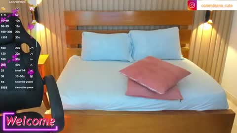 Help me achieve 100 thumbs up  online show from 02/03/26, 06:40