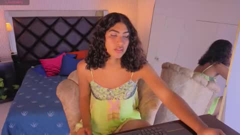 Snapshot of soffiene chatting on 02/21/26, 09:38 yoki online show from 02/21/26, 09:38