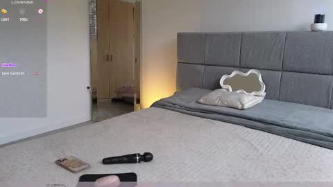 Snapshot of soffimoon_ chatting on 02/04/26, 08:25 IG Soffimoon I THANK YOU FOR LEAVING YOUR FOLLOW online show from 02/04/26, 08:25