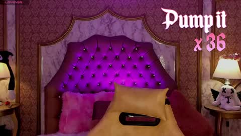 Snapshot of soffiqueen chatting on 04/17/26, 03:15 Schedule 1400 - 2100 gtm-5 online show from 04/17/26, 03:15