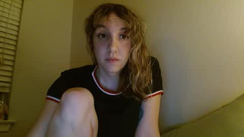Snapshot of soffpurr chatting on 10/28/25, 02:59 Lilytea online show from 10/28/25, 02:59