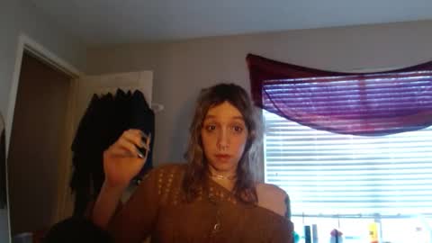 Snapshot of soffpurr chatting on 10/31/25, 08:32 Lilytea online show from 10/31/25, 08:32
