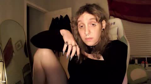 Snapshot of soffpurr chatting on 11/07/25, 07:19 Lilytea online show from 11/07/25, 07:19