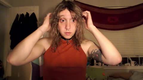 Snapshot of soffpurr chatting on 11/08/25, 08:36 Lilytea online show from 11/08/25, 08:36