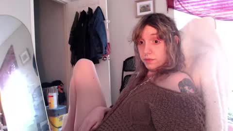 Snapshot of soffpurr chatting on 11/08/25, 08:51 Lilytea online show from 11/08/25, 08:51
