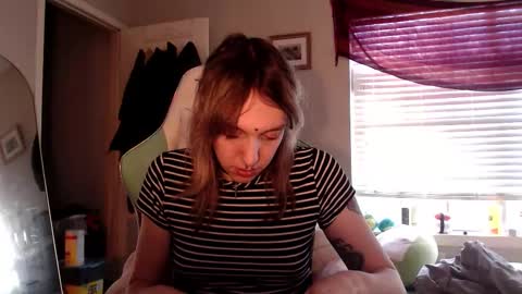 Snapshot of soffpurr chatting on 11/10/25, 09:58 Lilytea online show from 11/10/25, 09:58