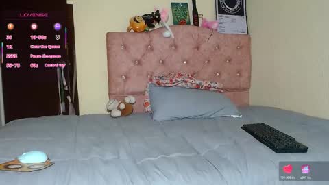 Soffy Moore online show from 11/06/25, 03:40