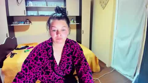 Snapshot of soffy_skye chatting on 05/17/26, 04:43 Soffy online show from 05/17/26, 04:43