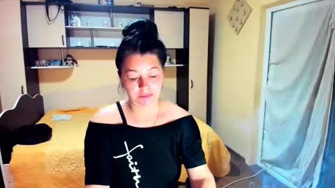 Snapshot of soffy_skye chatting on 05/25/26, 04:51 Soffy online show from 05/25/26, 04:51