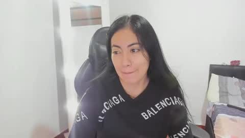 Snapshot of sofhya_jay9 chatting on 12/04/24, 10:57 Evainked online show from 12/04/24, 10:57