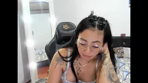 Snapshot of sofhya_jay9 chatting on 12/30/24, 03:47 Evainked online show from 12/30/24, 03:47