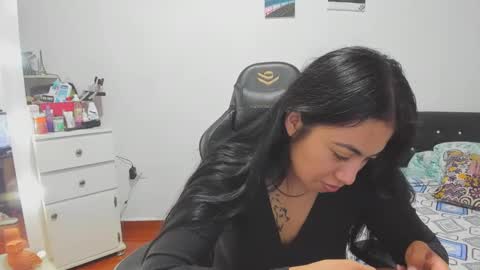 Snapshot of sofhya_jay9 chatting on 02/12/25, 02:45 Evainked online show from 02/12/25, 02:45