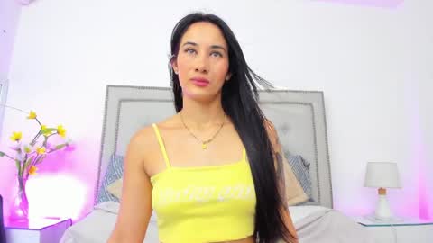 sofhyalove online show from 05/12/26, 08:50
