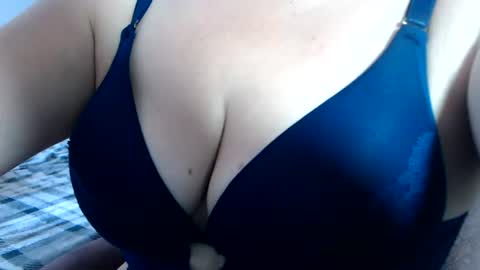 Snapshot of sofi995971 chatting on 06/25/26, 03:27 Sofa Castellanos online show from 06/25/26, 03:27