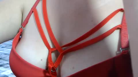 Snapshot of sofi995971 chatting on 06/26/26, 04:33 Sofa Castellanos online show from 06/26/26, 04:33