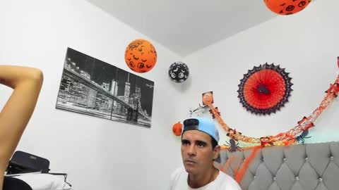 Snapshot of sofi_and_santy chatting on 11/03/25, 10:42 SOFI AND SANTY online show from 11/03/25, 10:42