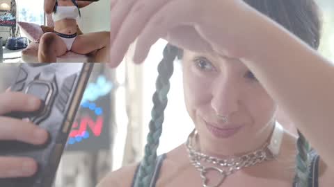 Snapshot of sofi_mora chatting on 10/13/25, 03:12 Sofi Mora online show from 10/13/25, 03:12