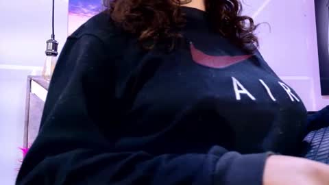 Sofi Noa online show from 11/18/25, 11:14