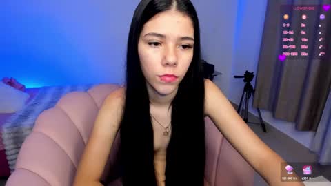 Snapshot of sofi_perezz chatting on 02/06/25, 10:53 sofi online show from 02/06/25, 10:53