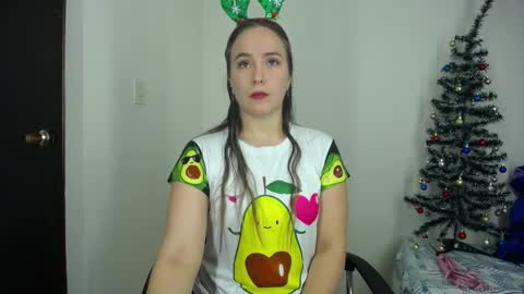 Snapshot of sofi_sweetcam21 chatting on 12/20/25, 09:05 LAURA SOFIA online show from 12/20/25, 09:05