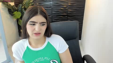 Snapshot of sofia44 chatting on 01/11/25, 12:50 Skarlett online show from 01/11/25, 12:50