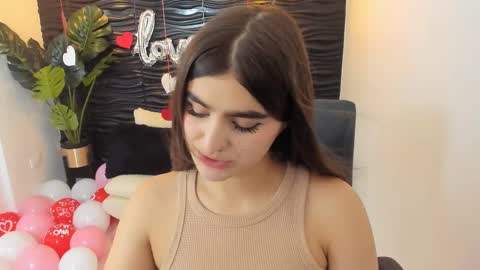 Snapshot of sofia44 chatting on 02/13/25, 08:45 Skarlett online show from 02/13/25, 08:45