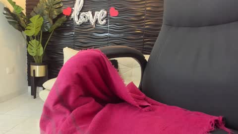 Snapshot of sofia44 chatting on 02/26/25, 01:21 Skarlett online show from 02/26/25, 01:21