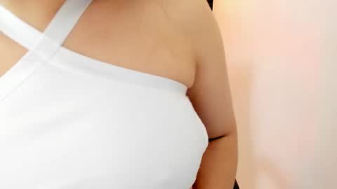 Snapshot of sofia44 chatting on 09/09/25, 12:59 Skarlett online show from 09/09/25, 12:59