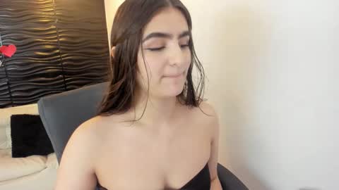 Snapshot of sofia44 chatting on 12/04/25, 01:31 Skarlett online show from 12/04/25, 01:31