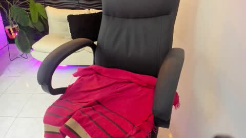 Snapshot of sofia44 chatting on 03/14/26, 02:11 Skarlett online show from 03/14/26, 02:11