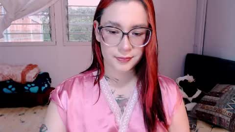Snapshot of sofia__fanning chatting on 12/21/25, 09:22 . . online show from 12/21/25, 09:22