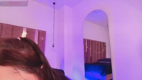 sofia_foxx1 online show from 03/18/26, 11:57