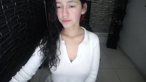 sofia_ginevra online show from 12/17/25, 12:44