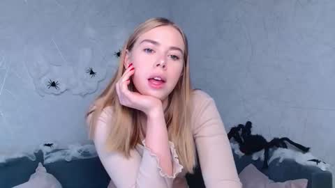 Sofia here online show from 10/06/25, 12:19