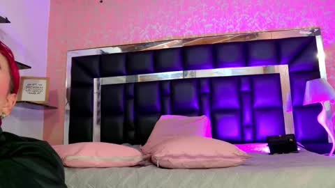 Sofia online show from 11/09/25, 03:05