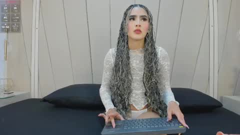 Snapshot of sofia_mercer chatting on 05/21/26, 04:30 Sofia Mercer online show from 05/21/26, 04:30