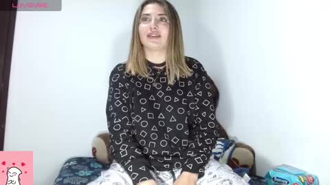Snapshot of sofia_naughty18 chatting on 02/13/25, 06:30 Sofia Naughty18 online show from 02/13/25, 06:30