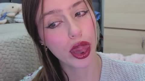 Snapshot of sofia_palacios_ chatting on 06/21/26, 03:42 online show from 06/21/26, 03:42