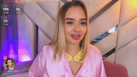 Snapshot of sofia_pamela_ chatting on 05/08/26, 04:56 online show from 05/08/26, 04:56