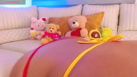 Snapshot of sofia_pamela_ chatting on 06/22/26, 03:25 online show from 06/22/26, 03:25