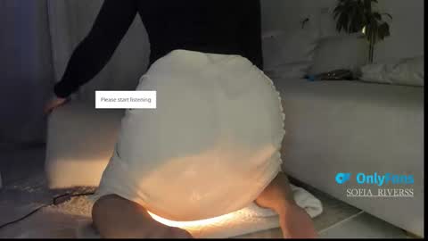 sofia_rivers_ online show from 10/28/25, 12:14
