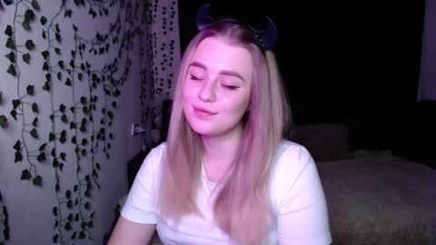 sofia_rosemary online show from 02/13/25, 12:54