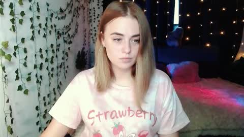 sofia_rosemary online show from 09/15/25, 12:49