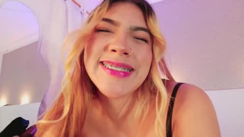 Snapshot of sofia_scarlet1 chatting on 04/16/26, 09:39 Sofa online show from 04/16/26, 09:39