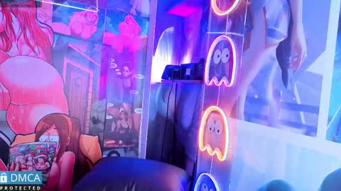 Snapshot of sofia_sstone chatting on 12/15/25, 11:03 Sofia Sstone online show from 12/15/25, 11:03