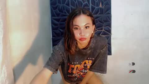 sofia_sweetheart18 online show from 10/25/25, 06:35